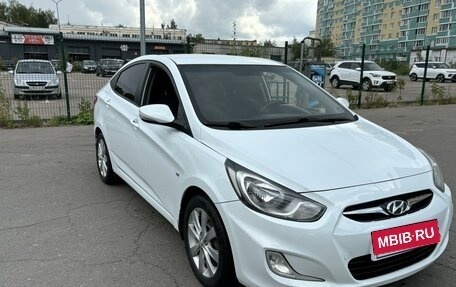 Hyundai Solaris II рестайлинг, 2011 год, 850 000 рублей, 3 фотография