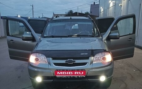 Chevrolet Niva I рестайлинг, 2015 год, 715 000 рублей, 2 фотография