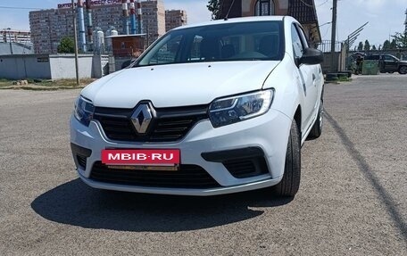 Renault Logan II, 2019 год, 890 000 рублей, 2 фотография