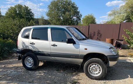 Chevrolet Niva I рестайлинг, 2004 год, 550 000 рублей, 2 фотография