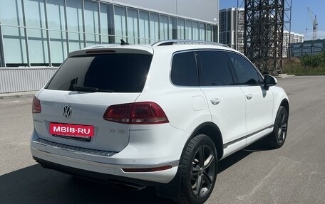 Volkswagen Touareg III, 2015 год, 3 380 000 рублей, 4 фотография