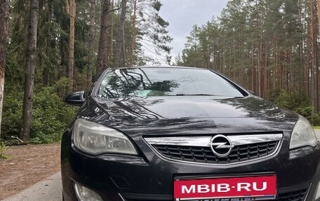 Opel Astra J, 2010 год, 670 000 рублей, 3 фотография