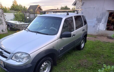 Chevrolet Niva I рестайлинг, 2012 год, 550 000 рублей, 2 фотография