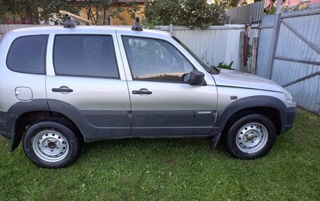 Chevrolet Niva I рестайлинг, 2012 год, 550 000 рублей, 3 фотография