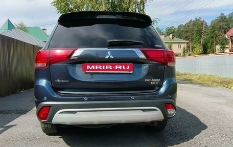 Mitsubishi Outlander III рестайлинг 3, 2019 год, 2 930 000 рублей, 4 фотография