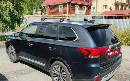 Mitsubishi Outlander III рестайлинг 3, 2019 год, 2 930 000 рублей, 5 фотография