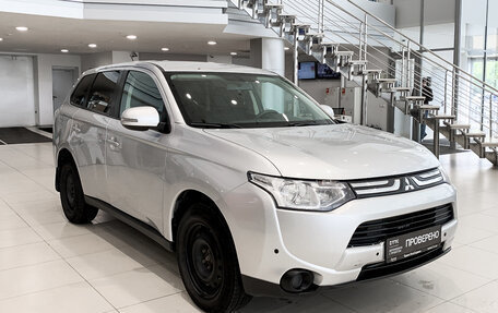 Mitsubishi Outlander III рестайлинг 3, 2013 год, 1 350 000 рублей, 3 фотография