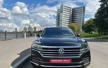 Volkswagen Touareg III, 2018 год, 6 200 000 рублей, 2 фотография