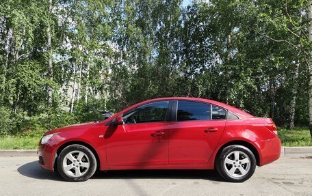 Chevrolet Cruze II, 2010 год, 680 000 рублей, 3 фотография