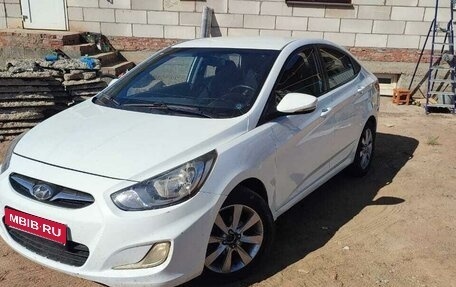 Hyundai Solaris II рестайлинг, 2011 год, 590 000 рублей, 1 фотография