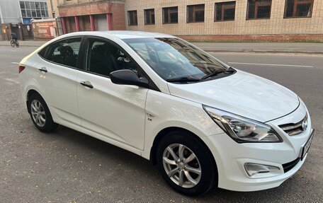 Hyundai Solaris II рестайлинг, 2015 год, 1 100 000 рублей, 4 фотография