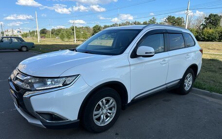 Mitsubishi Outlander III рестайлинг 3, 2015 год, 1 890 000 рублей, 2 фотография