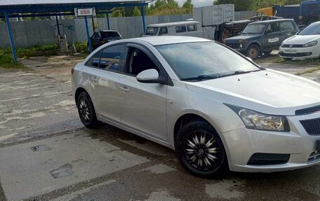 Chevrolet Cruze II, 2010 год, 550 000 рублей, 3 фотография