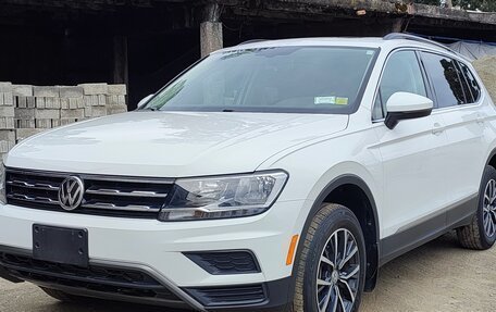 Volkswagen Tiguan II, 2019 год, 2 700 000 рублей, 2 фотография