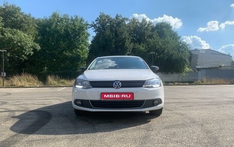 Volkswagen Jetta VI, 2013 год, 1 390 000 рублей, 2 фотография