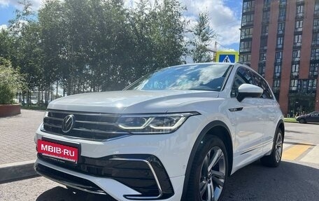 Volkswagen Tiguan II, 2021 год, 4 800 000 рублей, 2 фотография