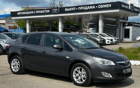 Opel Astra J, 2011 год, 830 000 рублей, 2 фотография