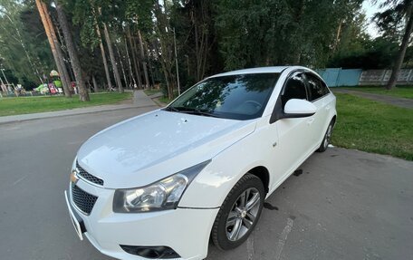 Chevrolet Cruze II, 2010 год, 870 000 рублей, 2 фотография