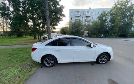 Chevrolet Cruze II, 2010 год, 870 000 рублей, 4 фотография