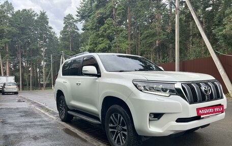 Toyota Land Cruiser Prado 150 рестайлинг 2, 2018 год, 5 000 000 рублей, 3 фотография