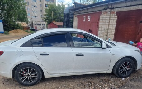 Chevrolet Cruze II, 2011 год, 700 000 рублей, 3 фотография