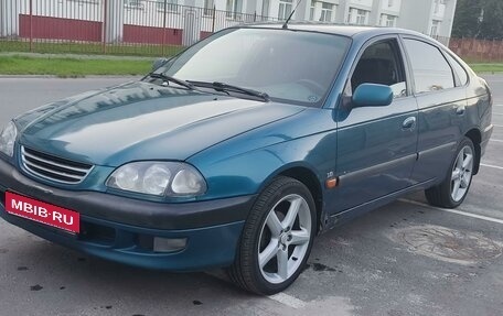 Toyota Avensis III рестайлинг, 1999 год, 450 000 рублей, 1 фотография