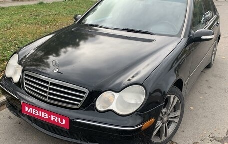 Mercedes-Benz C-Класс, 2005 год, 535 000 рублей, 1 фотография