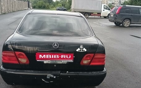 Mercedes-Benz E-Класс, 1997 год, 450 000 рублей, 3 фотография