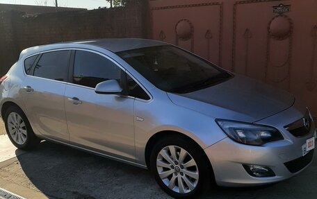 Opel Astra J, 2011 год, 950 000 рублей, 1 фотография