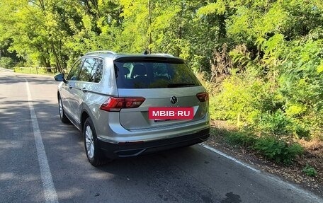 Volkswagen Tiguan II, 2021 год, 3 200 000 рублей, 2 фотография