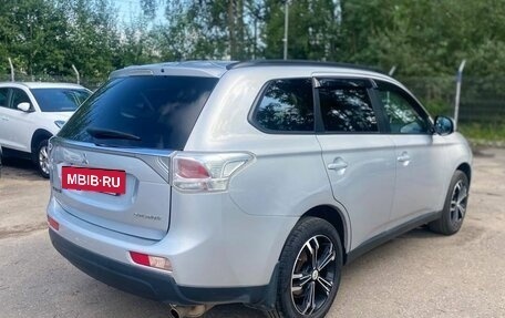 Mitsubishi Outlander III рестайлинг 3, 2013 год, 1 370 000 рублей, 4 фотография