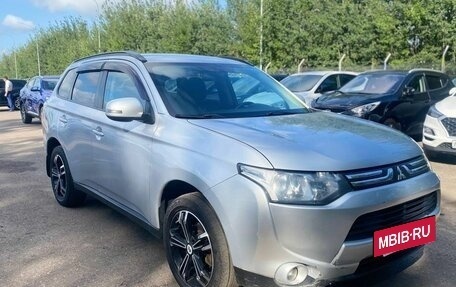 Mitsubishi Outlander III рестайлинг 3, 2013 год, 1 370 000 рублей, 3 фотография