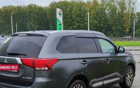 Mitsubishi Outlander III рестайлинг 3, 2015 год, 2 100 000 рублей, 2 фотография