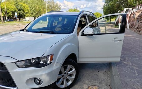 Mitsubishi Outlander III рестайлинг 3, 2010 год, 980 000 рублей, 2 фотография