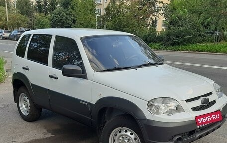 Chevrolet Niva I рестайлинг, 2018 год, 750 000 рублей, 2 фотография