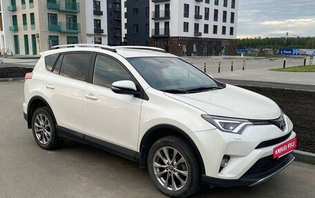 Toyota RAV4, 2017 год, 2 800 000 рублей, 2 фотография