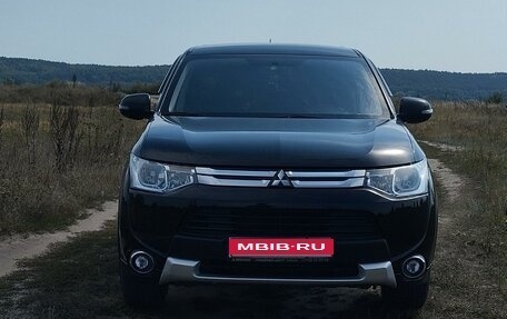 Mitsubishi Outlander III рестайлинг 3, 2014 год, 1 820 000 рублей, 1 фотография