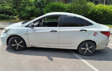 Hyundai Solaris II рестайлинг, 2013 год, 390 000 рублей, 2 фотография