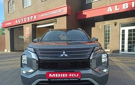 Mitsubishi Outlander, 2022 год, 3 600 000 рублей, 3 фотография