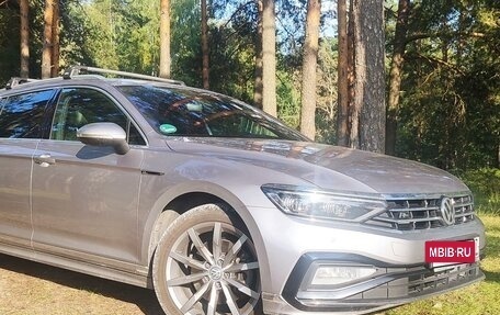 Volkswagen Passat B8 рестайлинг, 2019 год, 3 200 000 рублей, 2 фотография