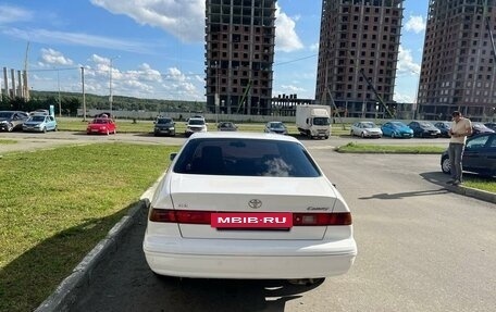 Toyota Camry, 1998 год, 450 000 рублей, 3 фотография