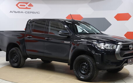 Toyota Hilux VIII, 2021 год, 4 490 000 рублей, 3 фотография