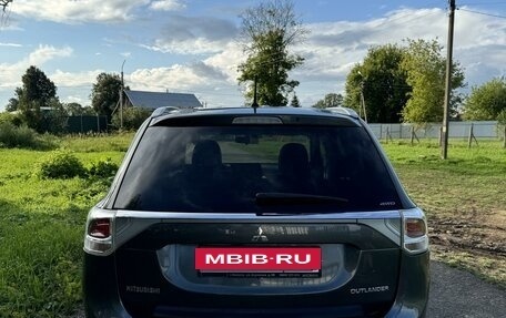 Mitsubishi Outlander III рестайлинг 3, 2014 год, 1 790 000 рублей, 4 фотография