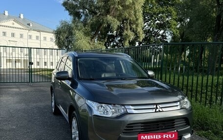 Mitsubishi Outlander III рестайлинг 3, 2014 год, 1 790 000 рублей, 6 фотография