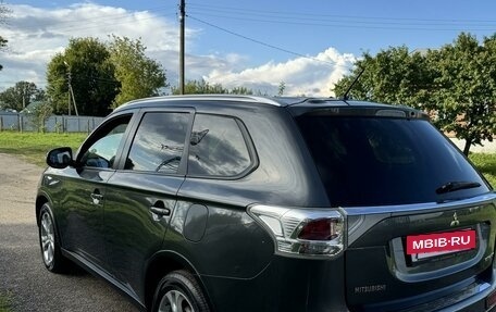 Mitsubishi Outlander III рестайлинг 3, 2014 год, 1 790 000 рублей, 3 фотография