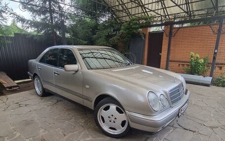 Mercedes-Benz E-Класс, 1998 год, 780 000 рублей, 2 фотография