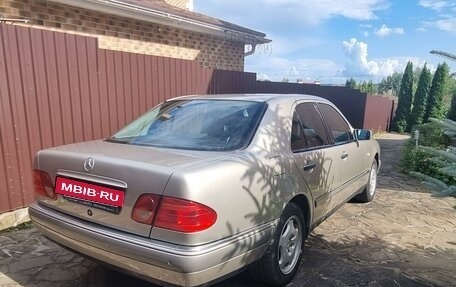 Mercedes-Benz E-Класс, 1998 год, 780 000 рублей, 4 фотография