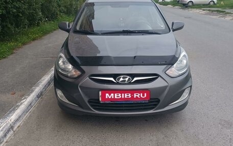 Hyundai Solaris II рестайлинг, 2013 год, 850 000 рублей, 2 фотография