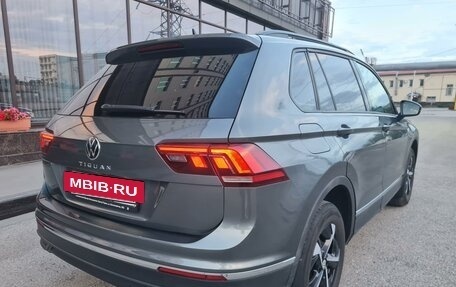 Volkswagen Tiguan II, 2021 год, 2 750 000 рублей, 2 фотография