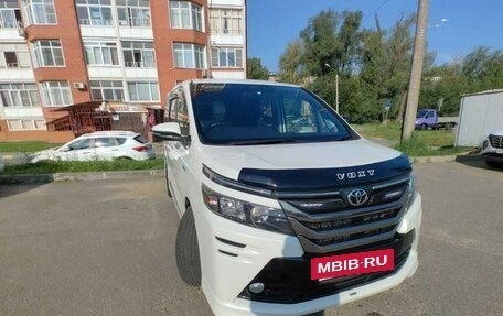 Toyota Voxy III, 2014 год, 1 870 000 рублей, 3 фотография